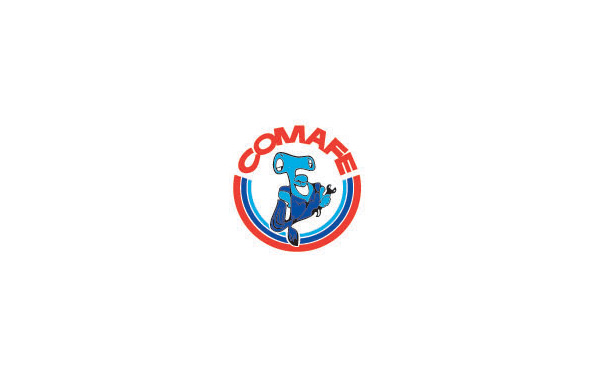 COMAFE與下弧形組合成一個(gè)圓，中間是卡通物的形象！
