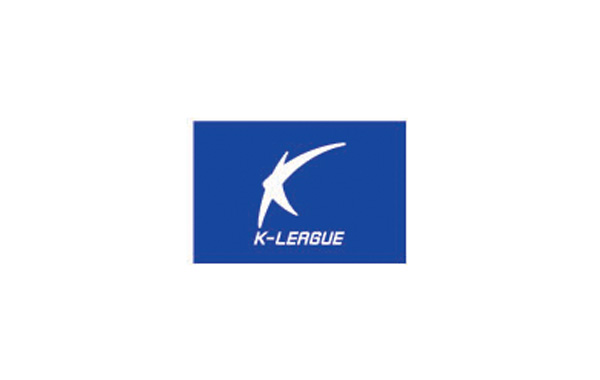 以首字母K為設計元素將其變形為正在踢足球的運動員抽象的足球聯(lián)賽logo設計